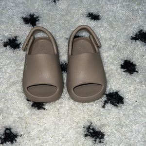 Toddler yeezy slides